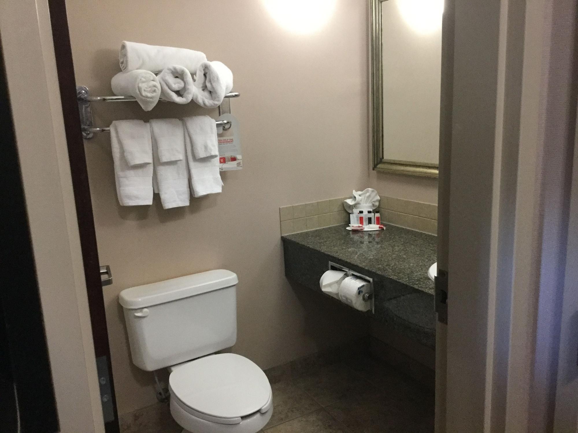 รามาดา บาย วินด์แฮม บรูกส์ Hotel บรูคส์ ภายนอก รูปภาพ